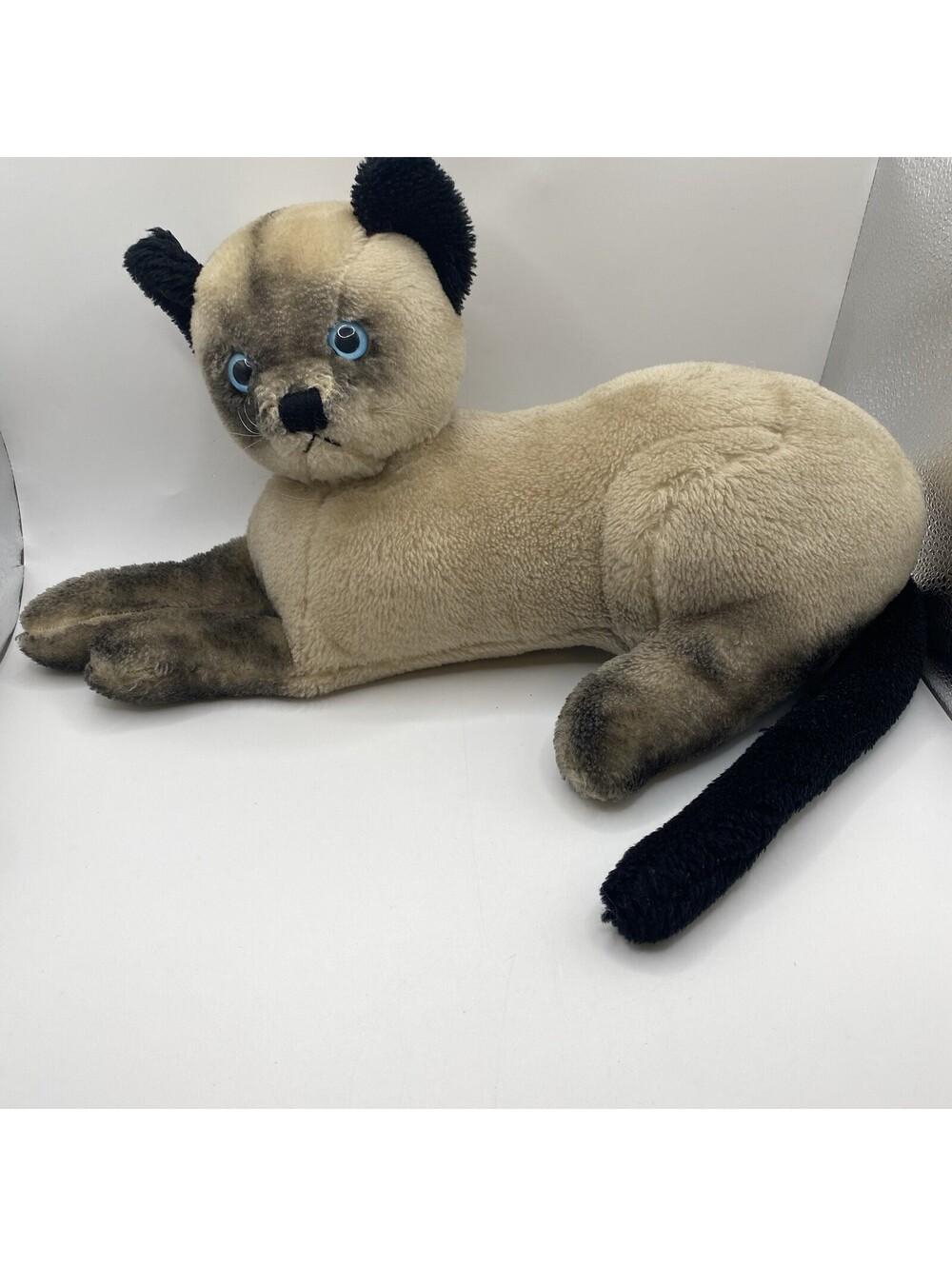 Vintage 1973 Dakin Siamese Cat 14” Plush Lying Blue Eyes Whiskers Intact